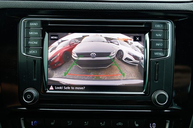 2017 Volkswagen Jetta GLI Automatic - 22940215 - 31