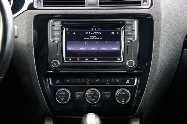 2017 Volkswagen Jetta GLI Automatic - 22940215 - 32