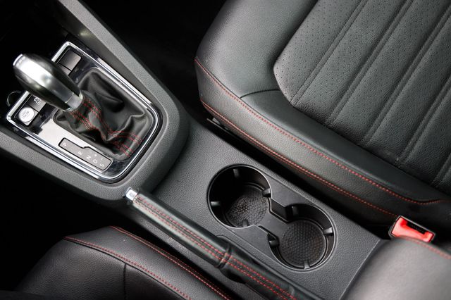 2017 Volkswagen Jetta GLI Automatic - 22940215 - 34