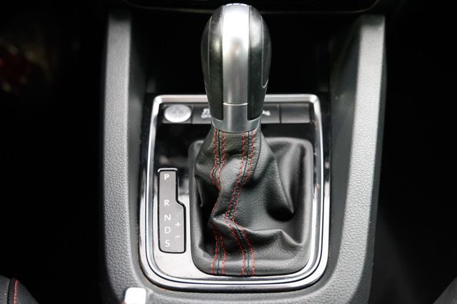 2017 Volkswagen Jetta GLI Automatic - 22940215 - 36