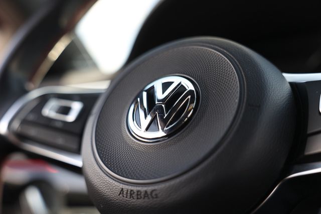 2017 Volkswagen Jetta GLI Automatic - 23005729 - 29