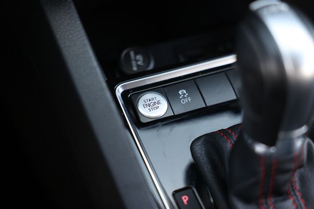 2017 Volkswagen Jetta GLI Automatic - 23005729 - 32