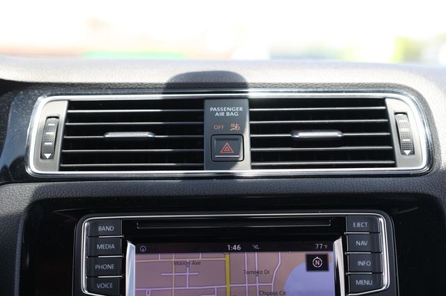 2017 Volkswagen Jetta GLI Automatic - 23005729 - 38