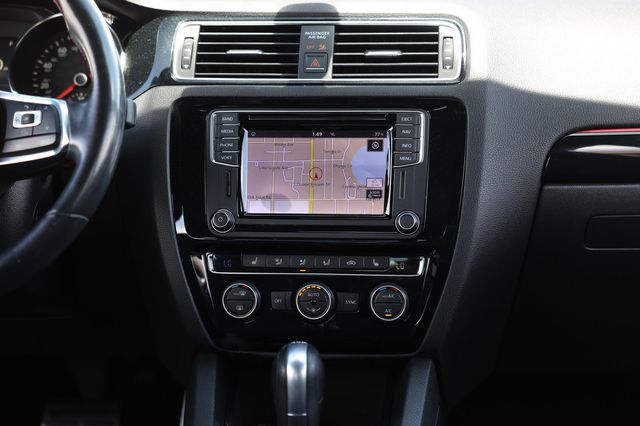 2017 Volkswagen Jetta GLI Automatic - 23005729 - 39