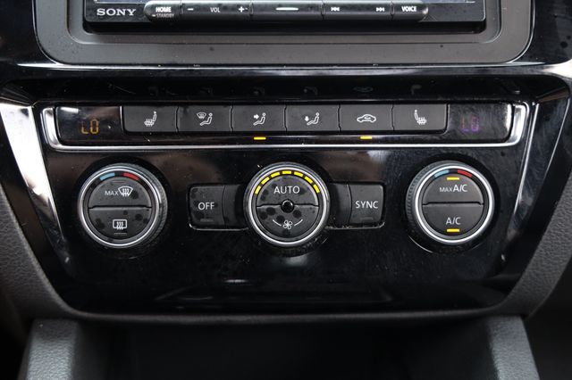 2017 Volkswagen Jetta GLI Automatic - 23058069 - 32