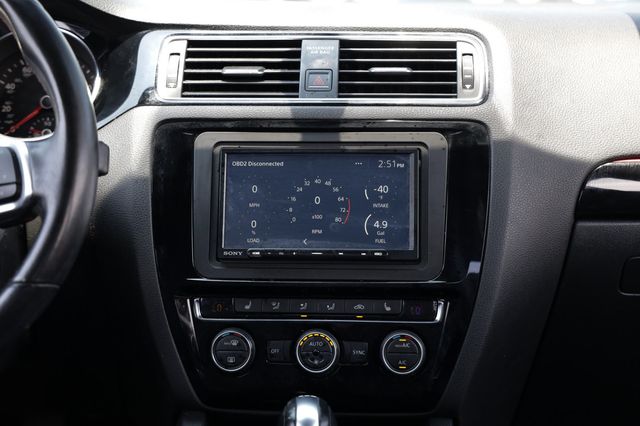 2017 Volkswagen Jetta GLI Automatic - 23058069 - 35