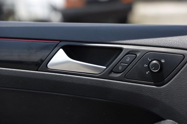 2017 Volkswagen Jetta GLI Automatic - 23058069 - 43