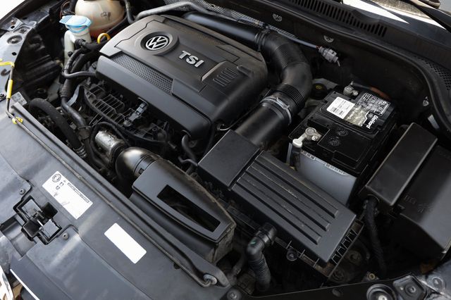 2017 Volkswagen Jetta GLI Automatic - 23058069 - 50