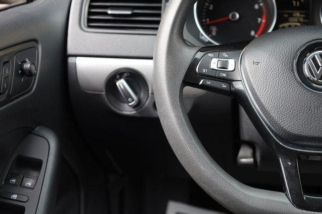 2017 Volkswagen Jetta S - 23016792 - 30