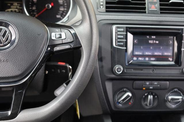 2017 Volkswagen Jetta S - 23016792 - 31