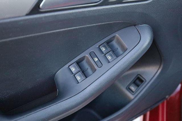 2017 Volkswagen Jetta S - 23016792 - 34