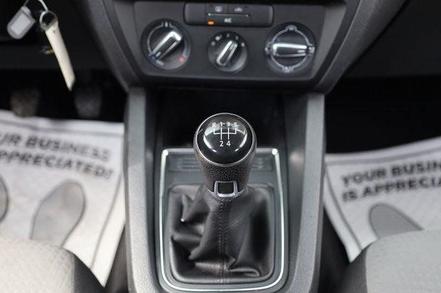 2017 Volkswagen Jetta S - 23016792 - 40