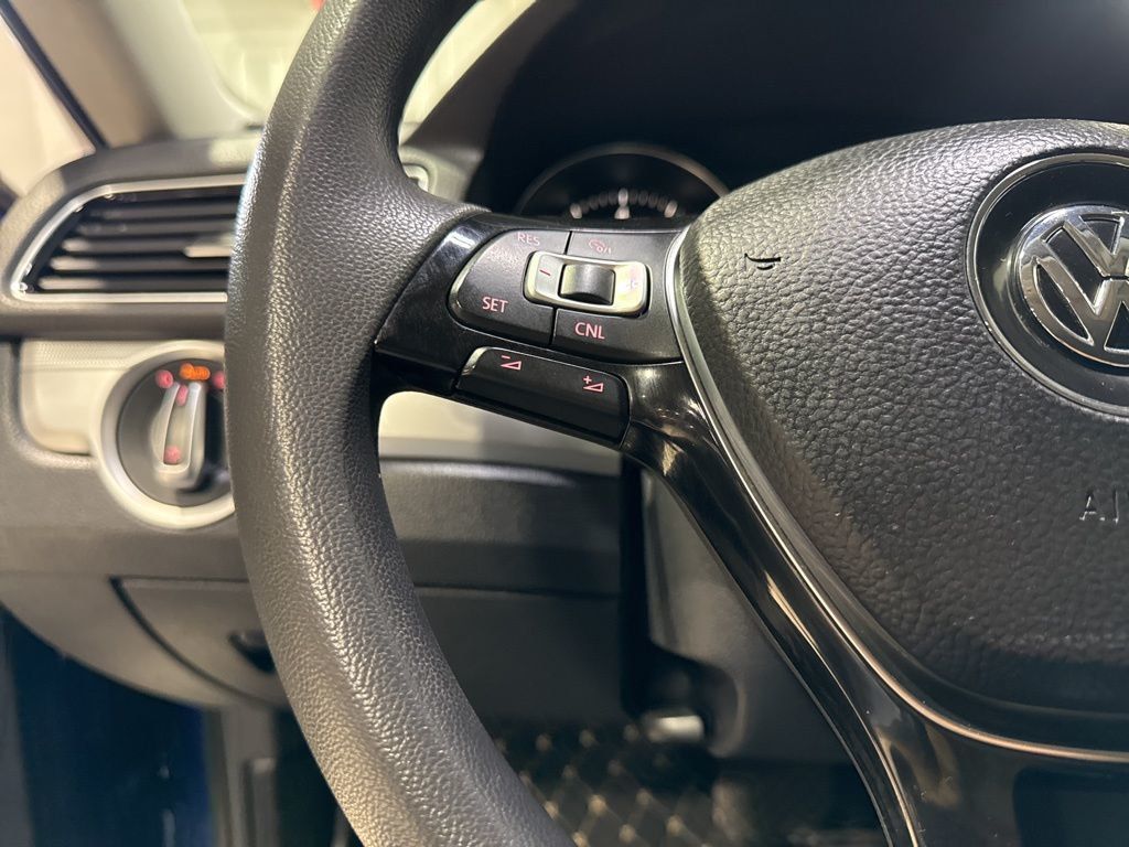 2017 Volkswagen Passat 1.8T S Automatic - 23005446 - 11