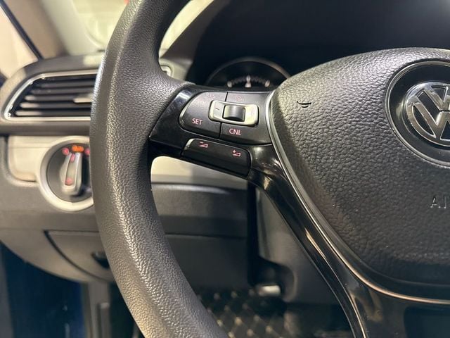 2017 Volkswagen Passat 1.8T S Automatic - 23005446 - 11