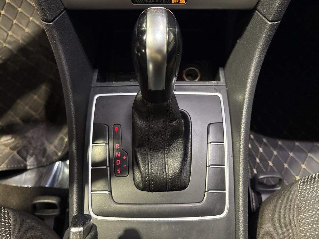 2017 Volkswagen Passat 1.8T S Automatic - 23005446 - 19