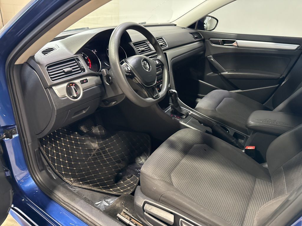 2017 Volkswagen Passat 1.8T S Automatic - 23005446 - 22