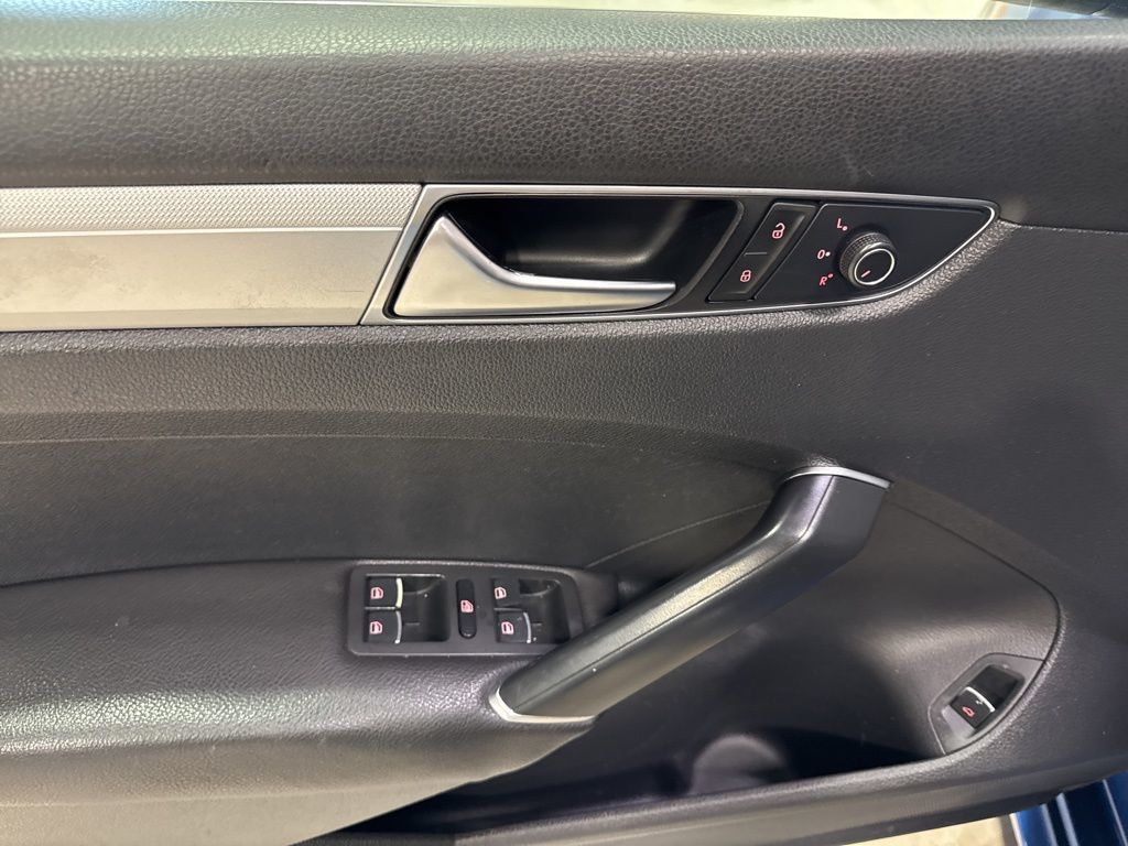 2017 Volkswagen Passat 1.8T S Automatic - 23005446 - 26