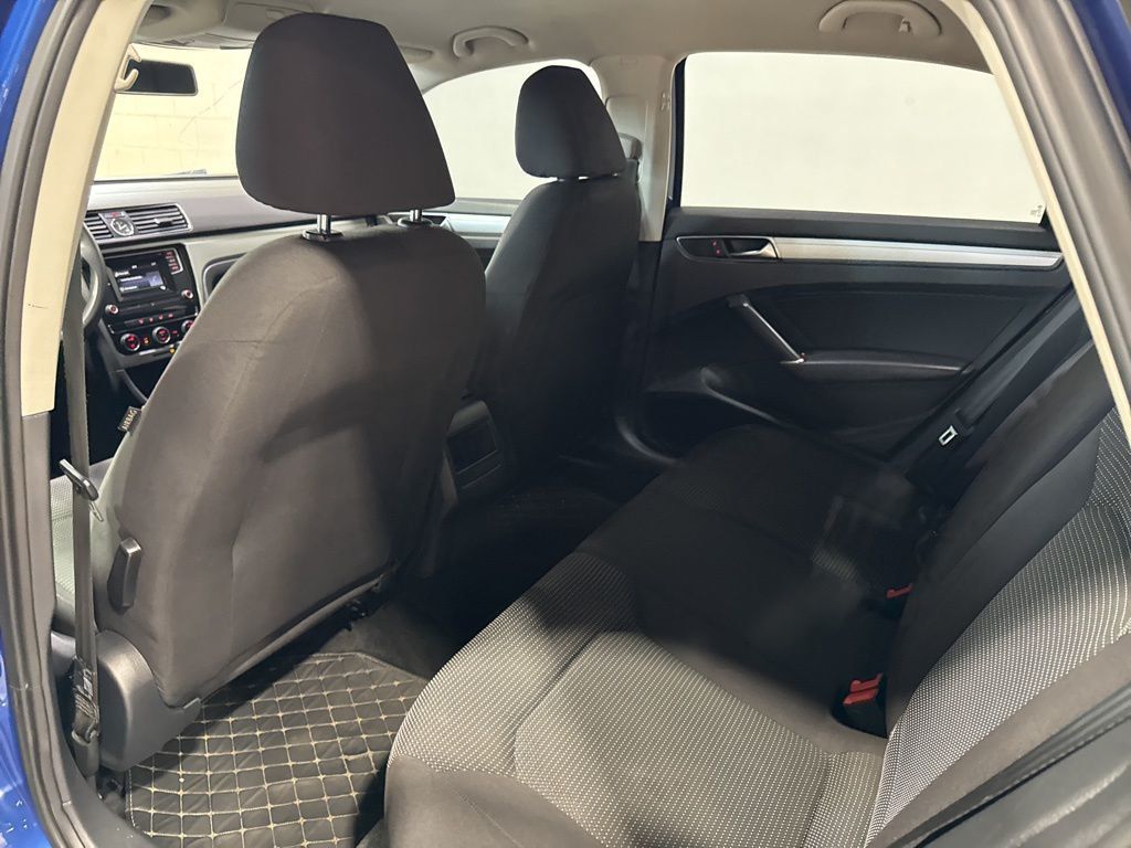 2017 Volkswagen Passat 1.8T S Automatic - 23005446 - 29