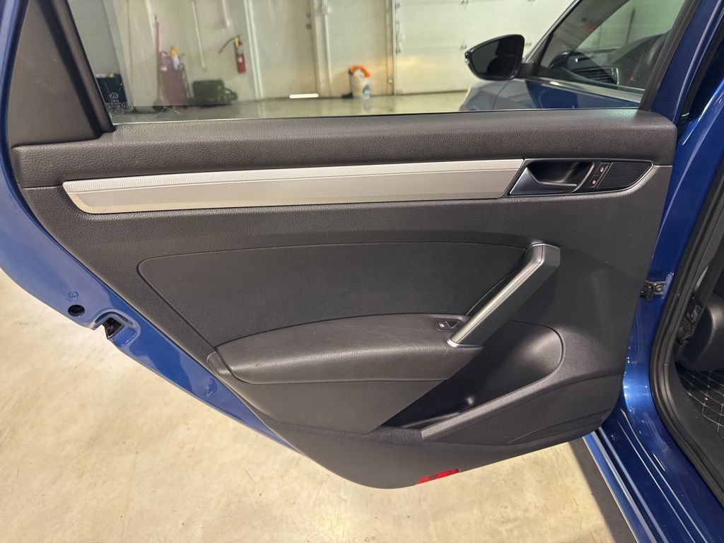 2017 Volkswagen Passat 1.8T S Automatic - 23005446 - 30