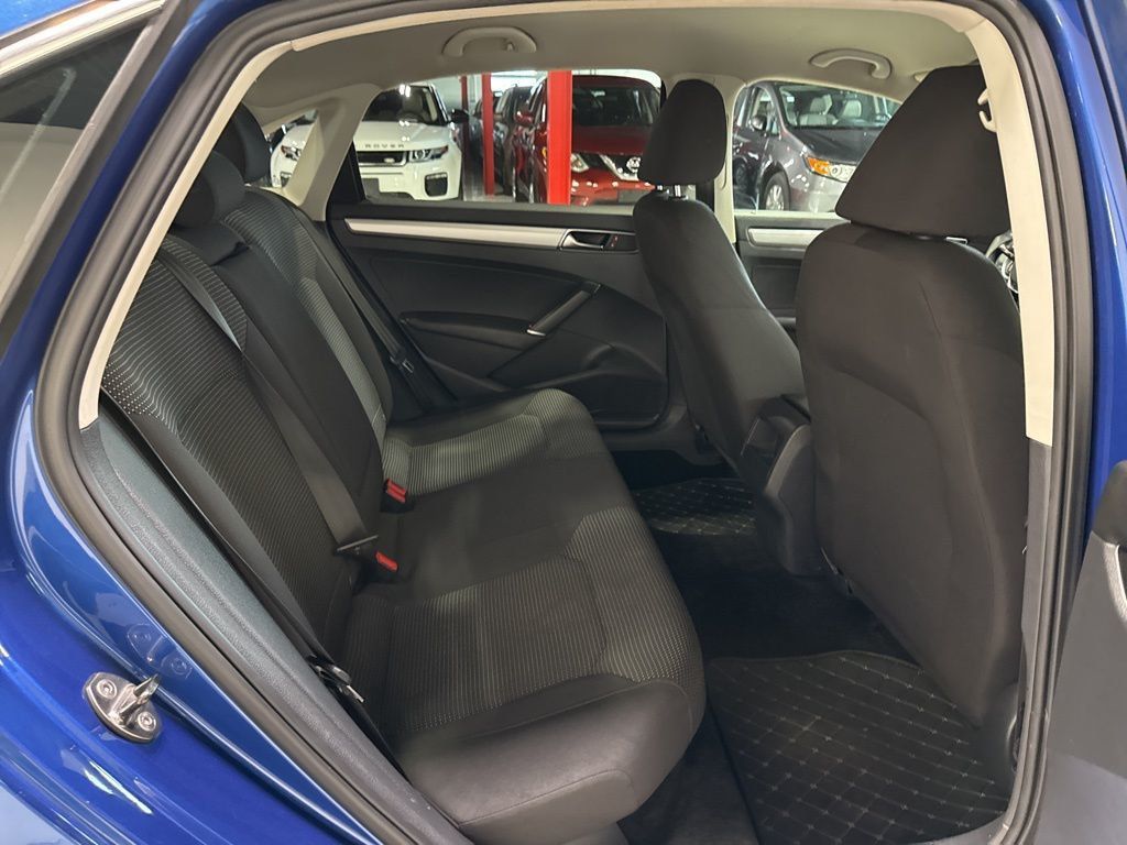2017 Volkswagen Passat 1.8T S Automatic - 23005446 - 32