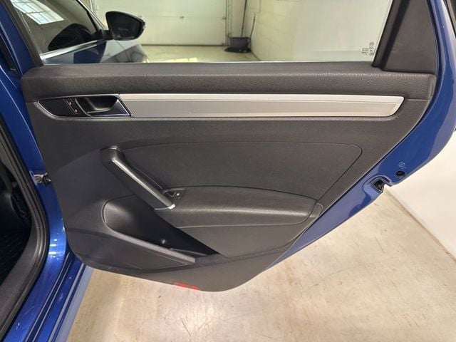 2017 Volkswagen Passat 1.8T S Automatic - 23005446 - 35