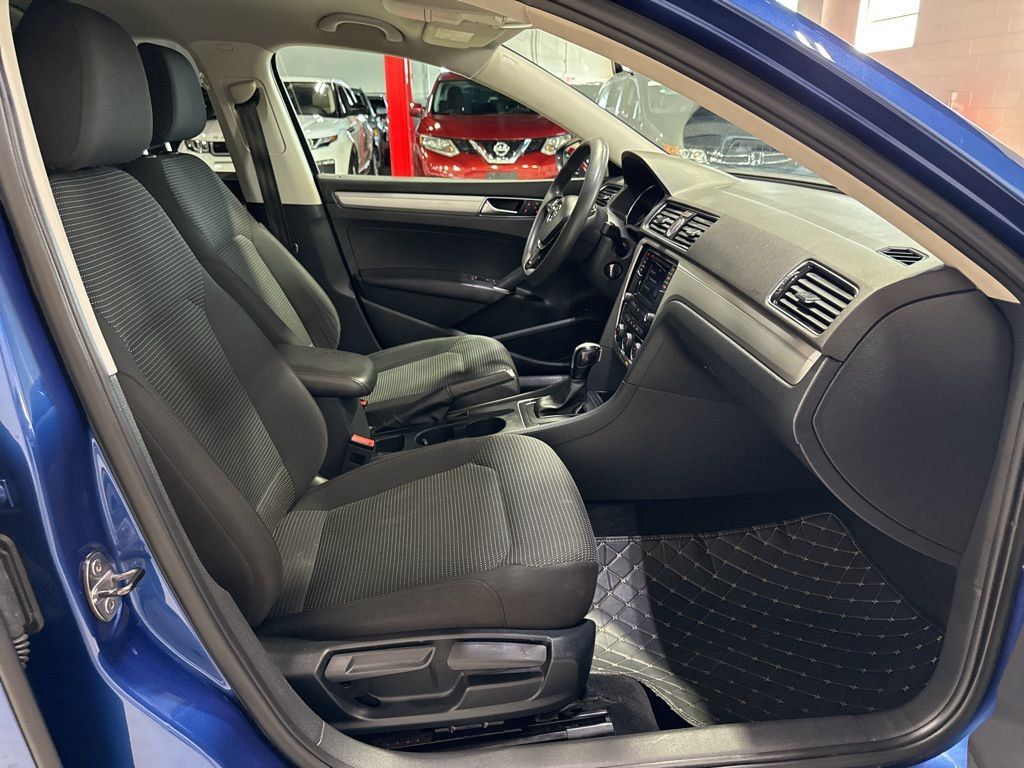 2017 Volkswagen Passat 1.8T S Automatic - 23005446 - 36