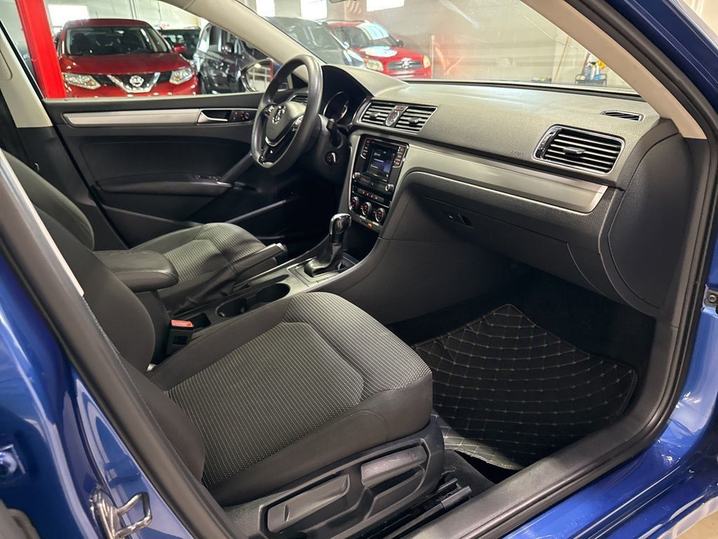 2017 Volkswagen Passat 1.8T S Automatic - 23005446 - 37