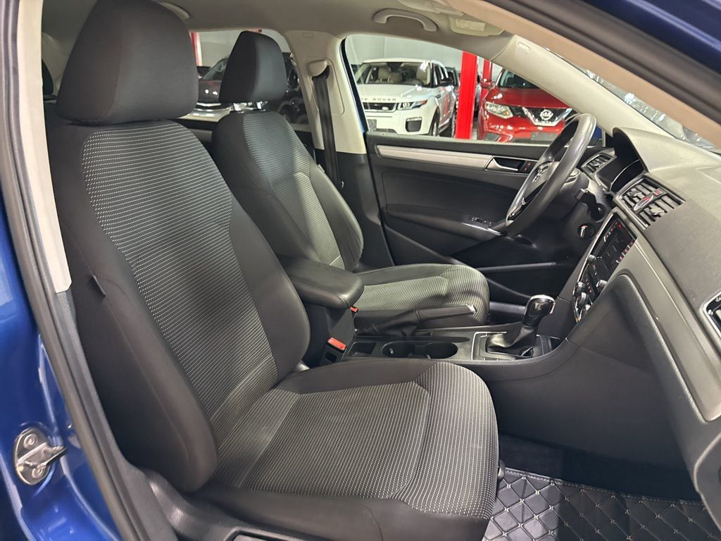 2017 Volkswagen Passat 1.8T S Automatic - 23005446 - 38