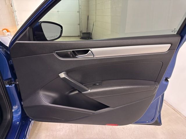 2017 Volkswagen Passat 1.8T S Automatic - 23005446 - 39