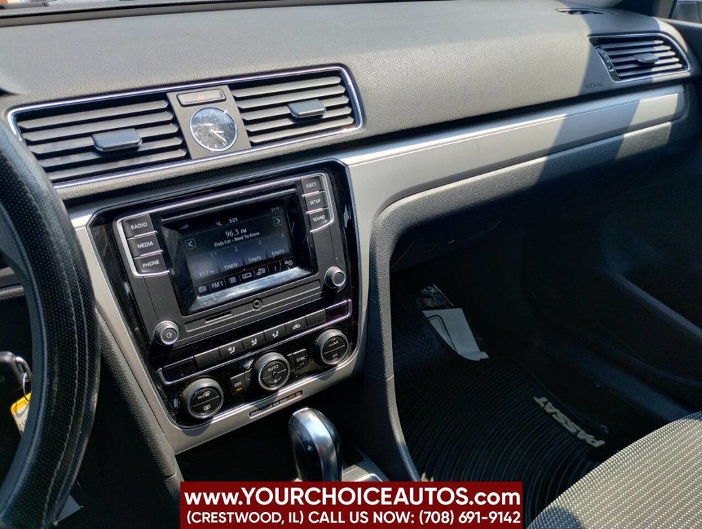 2017 Volkswagen Passat 1.8T S Automatic - 22894107 - 31