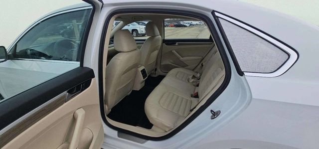 2017 Volkswagen Passat 1.8T SEL Premium Automatic - 22999319 - 6