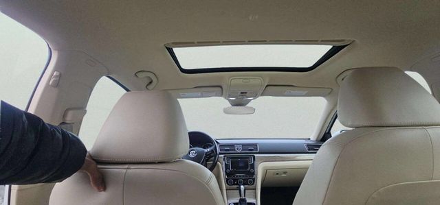 2017 Volkswagen Passat 1.8T SEL Premium Automatic - 22999319 - 8