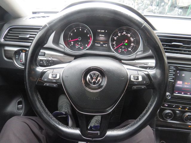 2017 Volkswagen Passat 1.8T SEL Premium Automatic (Clear Title) - 22951828 - 13