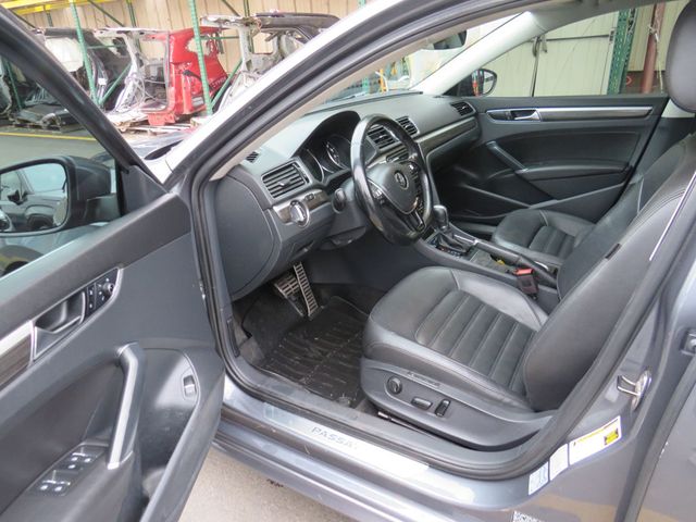 2017 Volkswagen Passat 1.8T SEL Premium Automatic (Clear Title) - 22951828 - 8