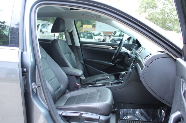 2017 Volkswagen Passat 1.8T SE w/Technology Automatic - 23051555 - 28