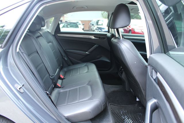 2017 Volkswagen Passat 1.8T SE w/Technology Automatic - 23051555 - 30