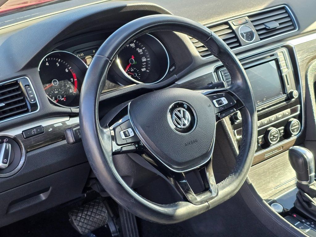 2017 Volkswagen Passat 1.8T SE w/Technology Automatic - 22950257 - 12