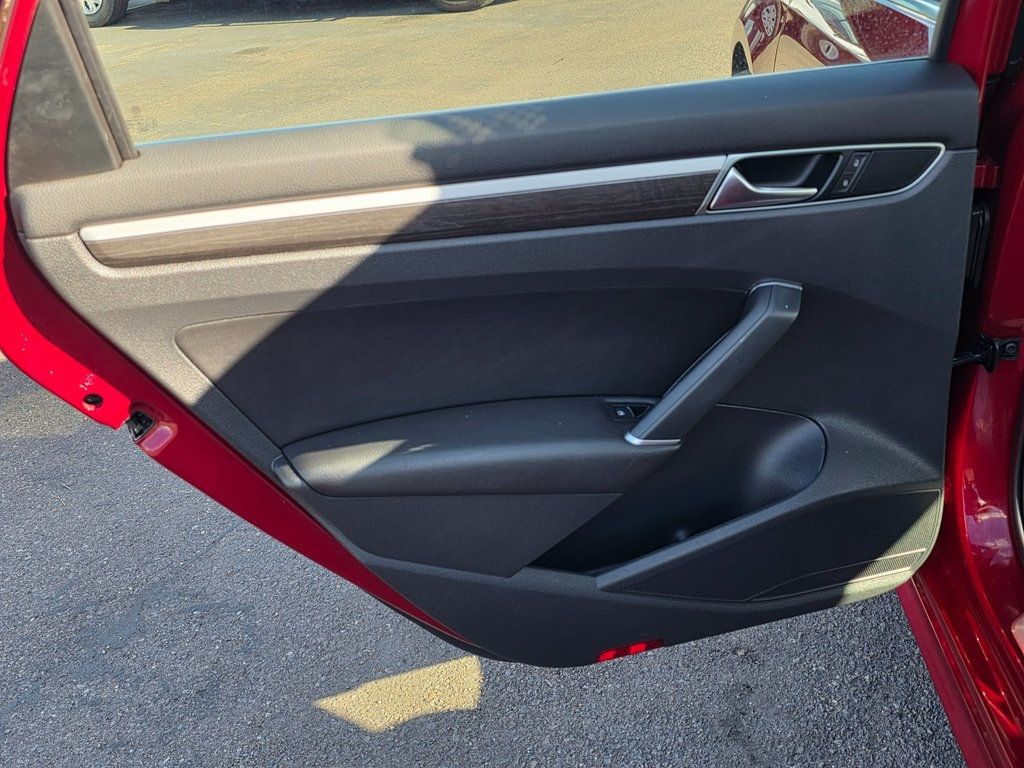 2017 Volkswagen Passat 1.8T SE w/Technology Automatic - 22950257 - 19