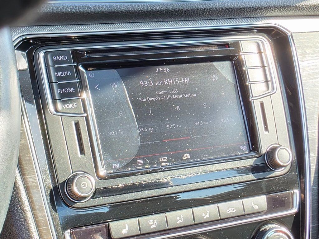 2017 Volkswagen Passat 1.8T SE w/Technology Automatic - 22950257 - 28