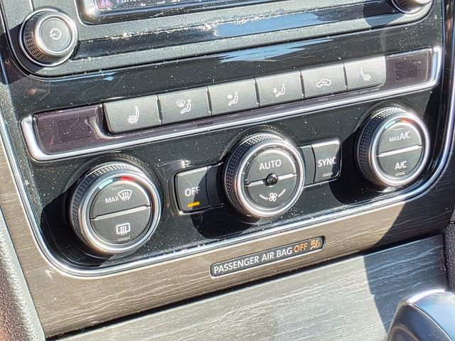 2017 Volkswagen Passat 1.8T SE w/Technology Automatic - 22950257 - 30