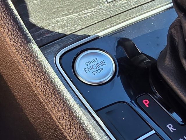 2017 Volkswagen Passat 1.8T SE w/Technology Automatic - 22950257 - 32