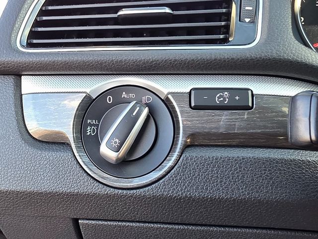 2017 Volkswagen Passat 1.8T SE w/Technology Automatic - 22950257 - 39