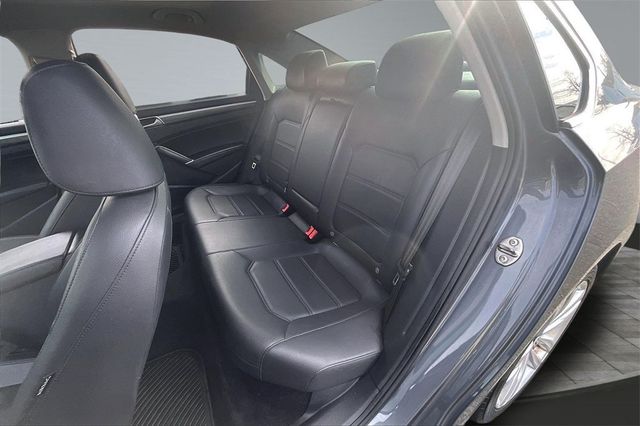 2017 Volkswagen Passat 1.8T SE w/Technology Automatic - 22980309 - 17