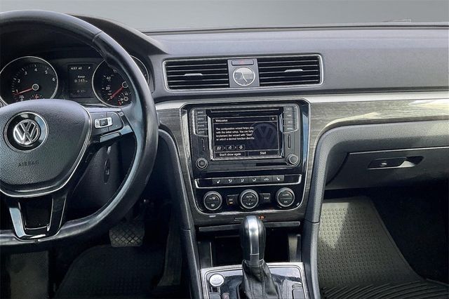 2017 Volkswagen Passat 1.8T SE w/Technology Automatic - 22980309 - 24