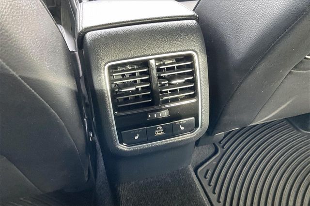 2017 Volkswagen Passat 1.8T SE w/Technology Automatic - 22980309 - 34