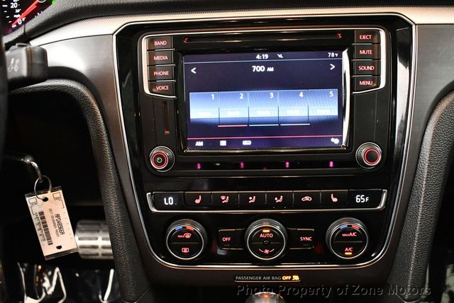 2017 Volkswagen Passat R-Line w/Comfort Pkg Automatic - 22582698 - 23