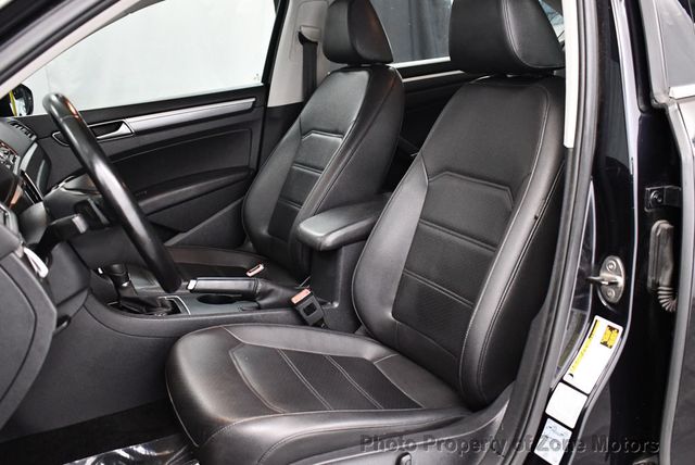 2017 Volkswagen Passat R-Line w/Comfort Pkg Automatic - 22582698 - 8