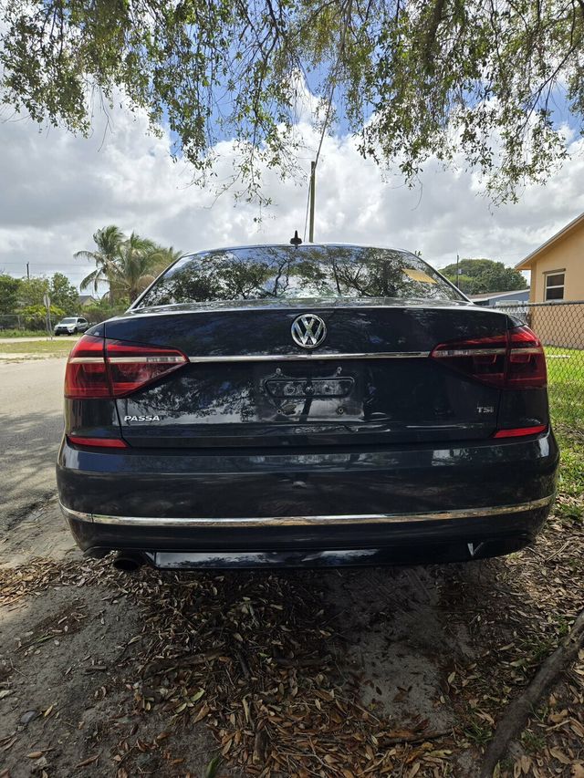 2017 Volkswagen Passat R-Line w/Comfort Pkg Automatic - 22994428 - 10
