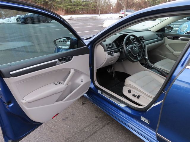 2017 Volkswagen Passat R-Line w/Comfort Pkg Automatic - 22992844 - 15