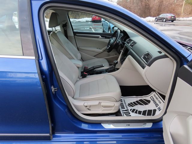 2017 Volkswagen Passat R-Line w/Comfort Pkg Automatic - 22992844 - 19